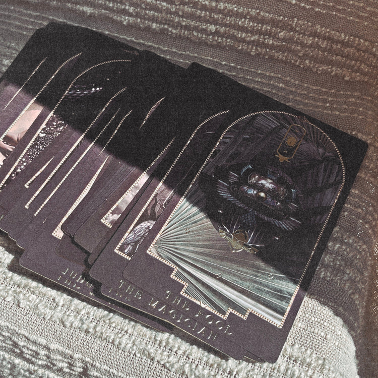 Emerald Papyrus Tarot Card Deck - Levietate